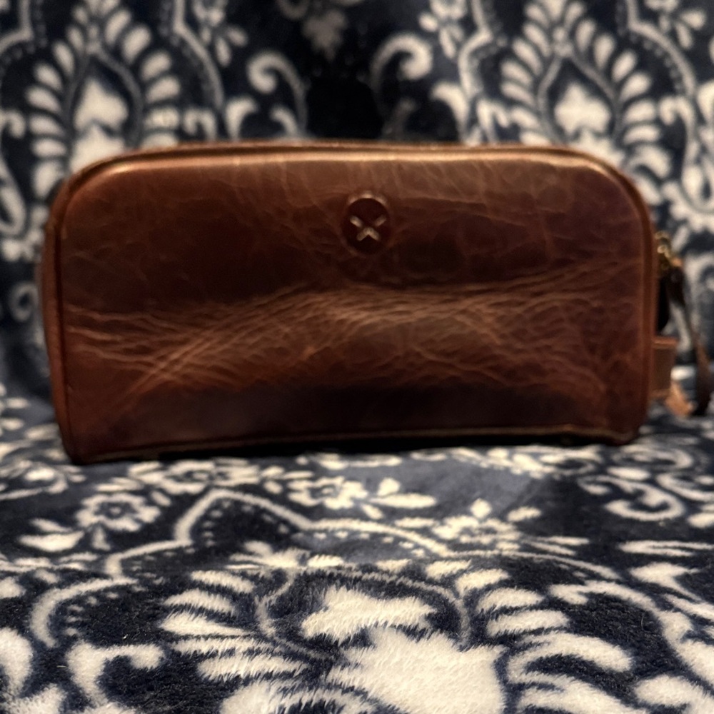 Aaron Leather Goods Elegant Brown Leather Toiletry Bag for Men